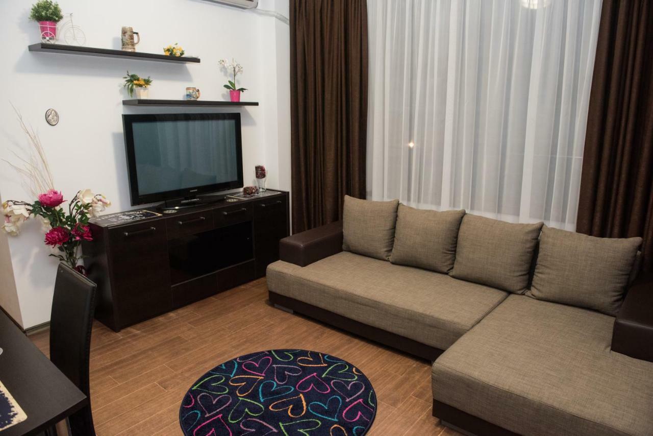 21 By The Sea Apartment Мамая Екстериор снимка